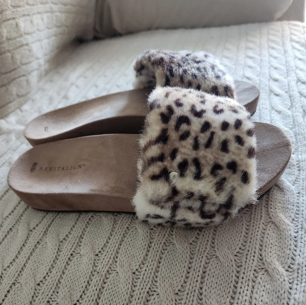 NWT.REVITALIGN Tan and Cream Animal Print Sandals - Picture 2 of 7